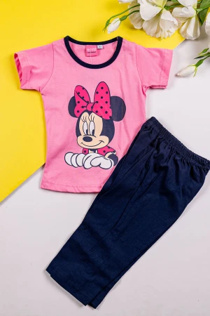 طقم بناتي قطعتين تيشيرت باللون الوردي الغامق مزين برسومات من الأمام مع بنطلون طويل لون كحلي 