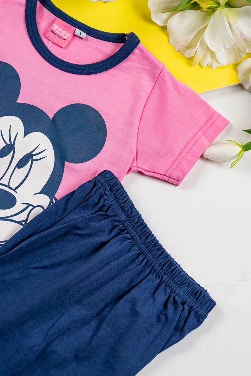 طقم بناتي قطعتين تيشيرت باللون الوردي مزين برسومات من الأمام مع بنطلون طويل لون كحلي