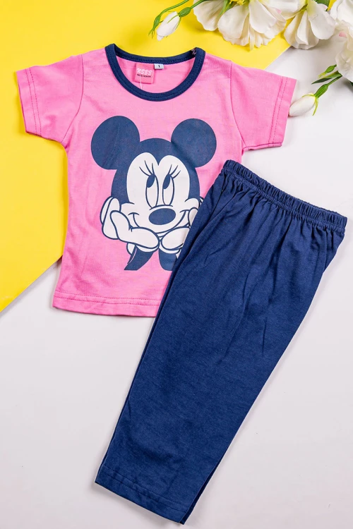 طقم بناتي قطعتين تيشيرت باللون الوردي مزين برسومات من الأمام مع بنطلون طويل لون كحلي