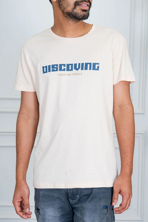 تيشيرت رجالي لون سماوي مزين بكتابات و رسومات ملونة من الأمام و الخلف