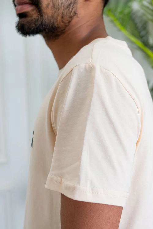 تيشيرت رجالي لون سماوي مزين بكتابات و رسومات ملونة من الأمام و الخلف