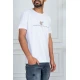 تيشيرت رجالي لون أبيض بياقة دائرية مزين بكتابات من الأمام