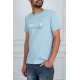 تيشيرت رجالي لون سماوي بياقة دائرية مزين بكتابات من الأمام