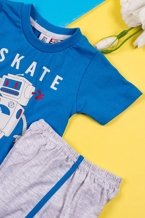 بيجاما أطفال قطعتين تيشيرت لون أزرق مزين برسومات و كتابات من الأمام مع شورت لون رمادي