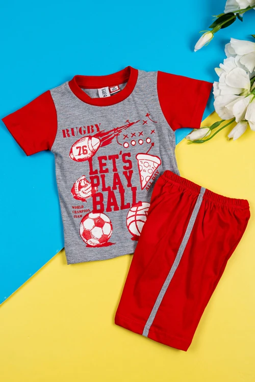 بيجاما ولادي قطعتين تيشيرت لون رصاصي مزين برسومات و كتابات من الأمام مع شورت لون أحمر