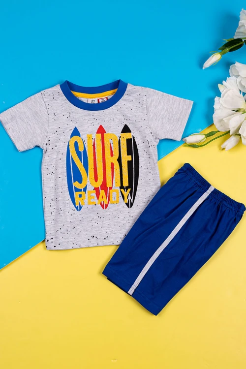 بيجاما أطفال قطعتين تيشيرت لون رمادي مزين برسومات و كتابات من الأمام مع شورت لون كحلي