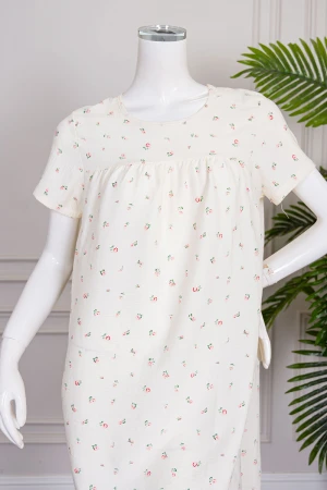 قميص نسائي قصير لون اوف وايت مشجر بياقة دائرية وأكمام قصيرة 