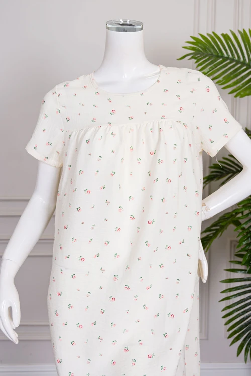 قميص نسائي قصير لون اوف وايت مشجر بياقة دائرية وأكمام قصيرة