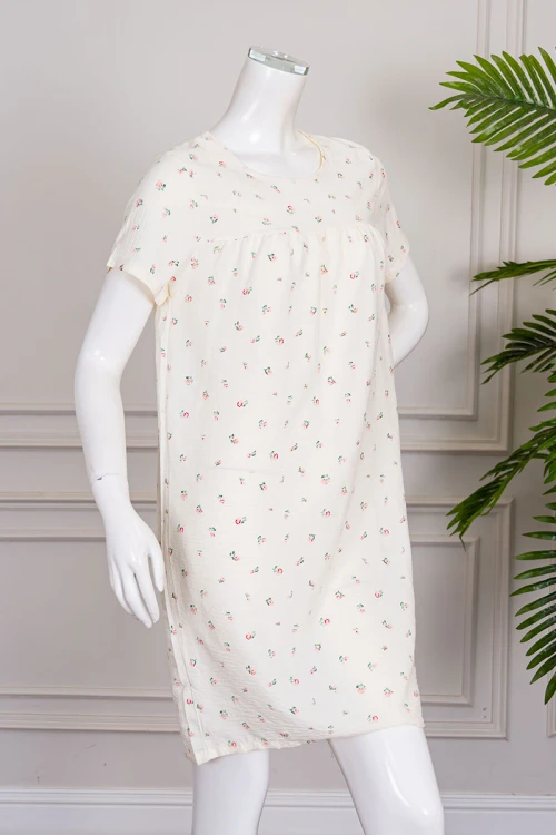 قميص نسائي قصير لون اوف وايت مشجر بياقة دائرية وأكمام قصيرة