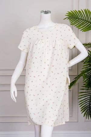 قميص نسائي قصير لون اوف وايت مشجر بياقة دائرية وأكمام قصيرة 