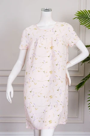 قميص نسائي قصير لون خربزي فاتح مشجر بياقة دائرية وأكمام قصيرة 