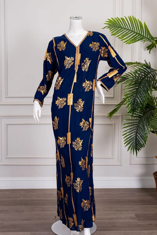 جلابية نسائية طويلة لون كحلي مزينة بزخارف باللون الذهبي ياقة بقصة سبعة و أكمام طويلة