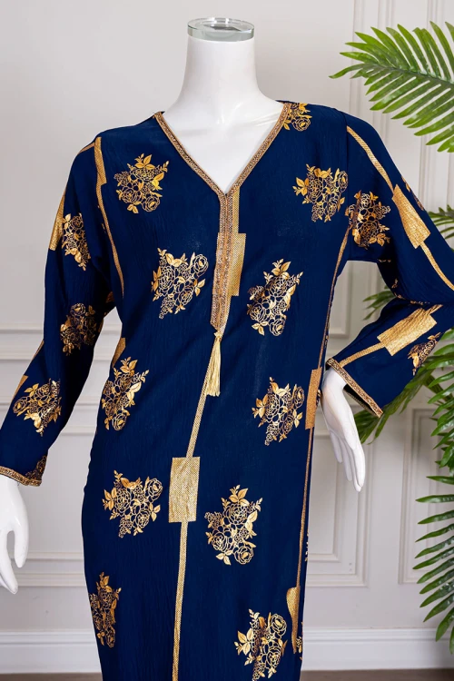 جلابية نسائية طويلة لون كحلي مزينة بزخارف باللون الذهبي ياقة بقصة سبعة و أكمام طويلة