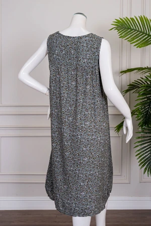 قميص نسائي قصير لون رصاصي مشجر ياقة دائرية و بدون أكمام 