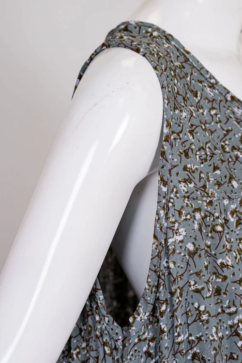 قميص نسائي قصير لون رصاصي مشجر ياقة دائرية و بدون أكمام