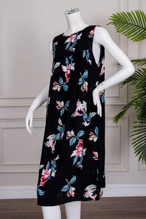 قميص نسائي قصير لون أسود مشجر ياقة دائرية و بدون أكمام