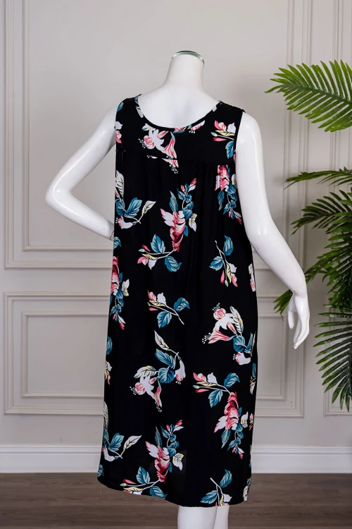 قميص نسائي قصير لون أسود مشجر ياقة دائرية و بدون أكمام