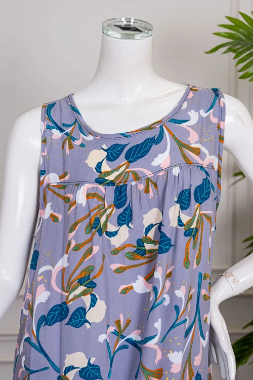 قميص نسائي قصير لون موف مشجر ياقة دائرية و بدون أكمام