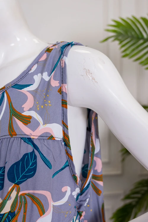 قميص نسائي قصير لون موف مشجر ياقة دائرية و بدون أكمام