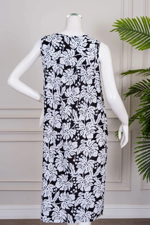 قميص نسائي قصير لون أسود مشجر اللون الأبيض ياقة دائرية و بدون أكمام