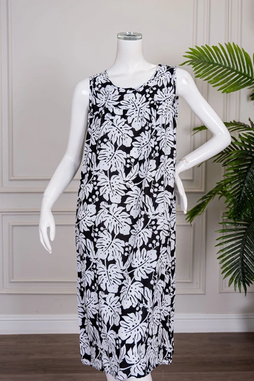 قميص نسائي قصير لون أسود مشجر اللون الأبيض ياقة دائرية و بدون أكمام