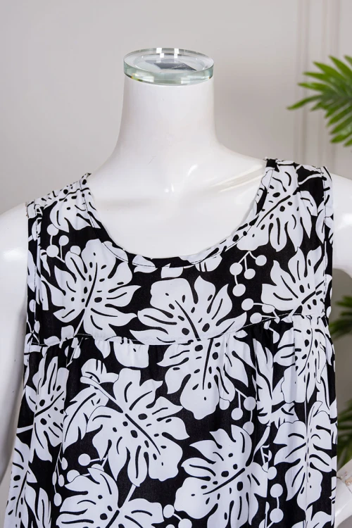 قميص نسائي قصير لون أسود مشجر اللون الأبيض ياقة دائرية و بدون أكمام