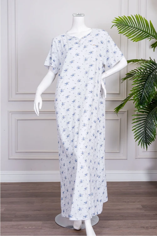 قميص نسائي طويل لون رمادي فاتح مشجر ياقة دائرية بأزرار من الأمام و بأكمام قصيرة