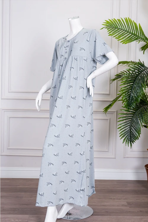 قميص نسائي جامبو طويل لون رمادي مشجر ياقة دائرية بأزرار من الأمام و بأكمام قصيرة