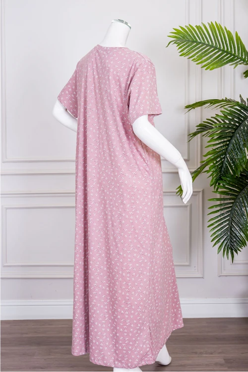 قميص نسائي جامبو طويل لون وردي مشجر ياقة دائرية بأزرار من الأمام و بأكمام قصيرة