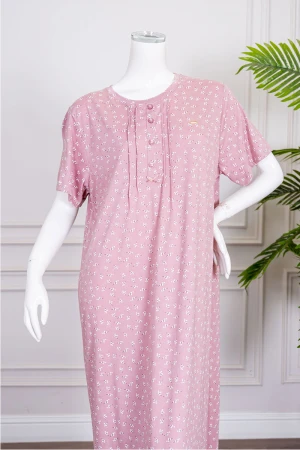 قميص نسائي جامبو طويل لون وردي مشجر ياقة دائرية بأزرار من الأمام و بأكمام قصيرة 