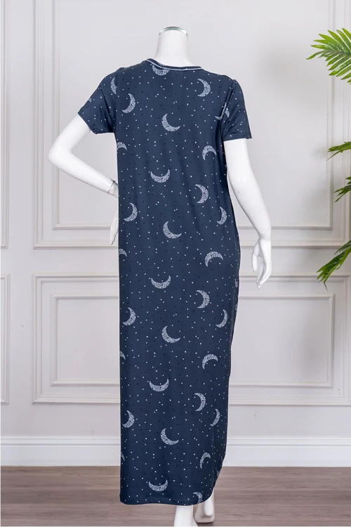 قميص نسائي طويل لون كحلي مزين برسومات ياقة دائرية بأزرار من الأمام و بأكمام قصيرة