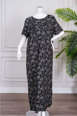 قميص نسائي جامبو طويل لون أسود مشجر ياقة دائرية بأزرار من الأمام و بأكمام قصيرة 