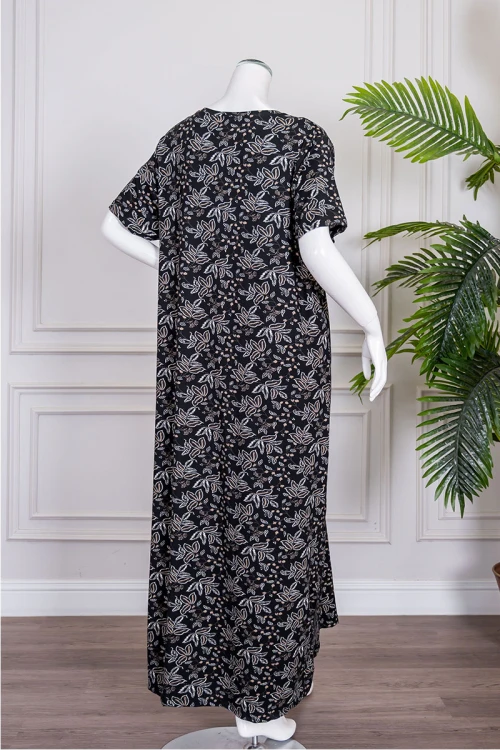 قميص نسائي جامبو طويل لون أسود مشجر ياقة دائرية بأزرار من الأمام و بأكمام قصيرة