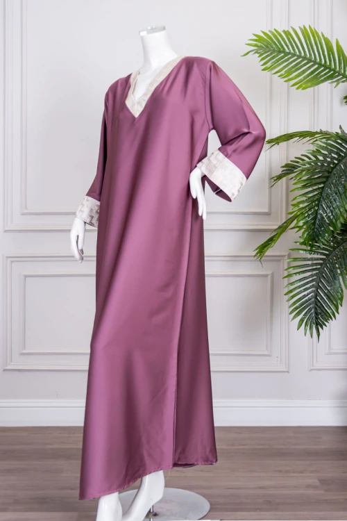 جلابية نسائية لون موف ياقة بقصة سبعة و بأكمام طويلة