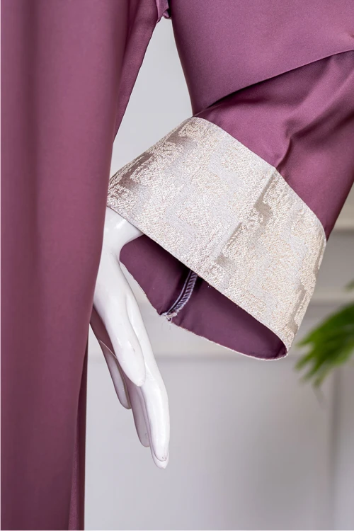 جلابية نسائية لون موف ياقة بقصة سبعة و بأكمام طويلة