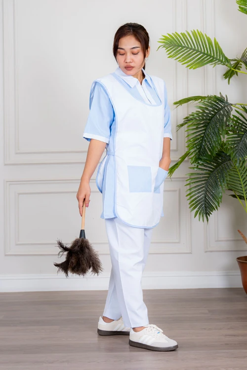 زي عاملة منزلية ثلاث قطع متعدد الألوان قميص طويل بياقة مطوية بسحاب قصير و جيوب من الأمام مع مريلة بجيب عملي و رباط على الجانبين و بنطلون طويل