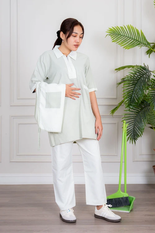 زي عاملة منزلية ثلاث قطع متعدد الألوان قميص طويل بياقة مطوية بسحاب قصير و جيوب من الأمام مع مريلة بجيب عملي و رباط على الجانبين و بنطلون طويل