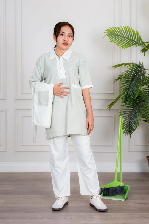 زي عاملة منزلية ثلاث قطع متعدد الألوان قميص طويل بياقة مطوية بسحاب قصير و جيوب من الأمام مع مريلة بجيب عملي و رباط على الجانبين و بنطلون طويل