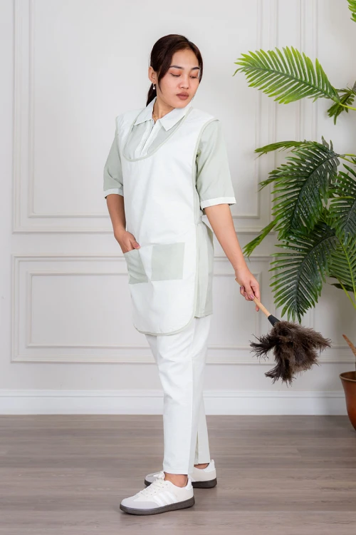 زي عاملة منزلية ثلاث قطع متعدد الألوان قميص طويل بياقة مطوية بسحاب قصير و جيوب من الأمام مع مريلة بجيب عملي و رباط على الجانبين و بنطلون طويل