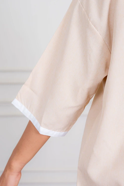 زي عاملة منزلية ثلاث قطع متعدد الألوان قميص طويل بياقة مطوية بسحاب قصير و جيوب من الأمام مع مريلة بجيب عملي و رباط على الجانبين و بنطلون طويل