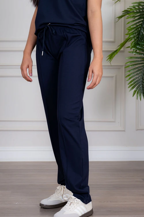 بيجاما نسائية قطعتين لون كحلي تيشيرت مزين بكتابات من الأمام مع بنطلون طويل برباط في الخصر