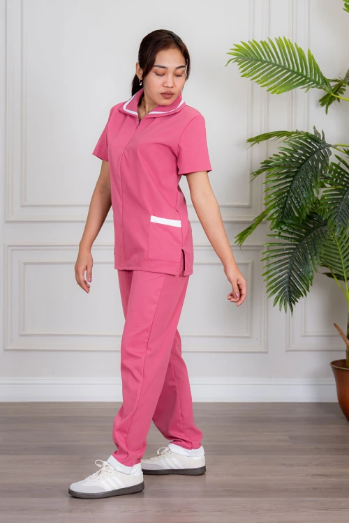 زي عاملة قطعتين متعدد الألوان بلوزة بياقة مطوية بسحاب مخفي و جيوب من الأمام ذو أكمام قصيرة مع بنطلون طويل