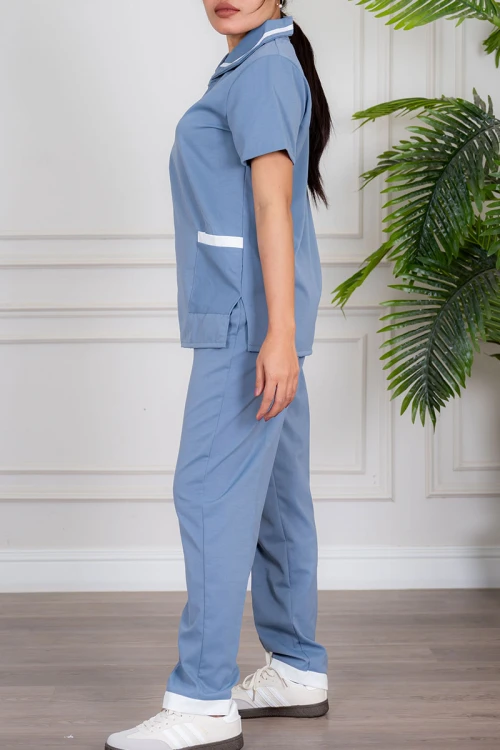 زي عاملة قطعتين متعدد الألوان بلوزة بياقة مطوية بسحاب مخفي و جيوب من الأمام ذو أكمام قصيرة مع بنطلون طويل