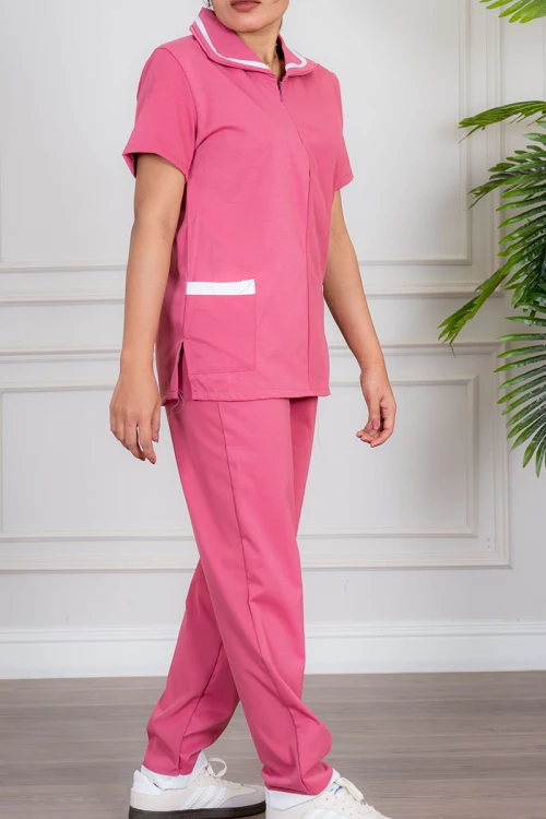 زي عاملة قطعتين متعدد الألوان بلوزة بياقة مطوية بسحاب مخفي و جيوب من الأمام ذو أكمام قصيرة مع بنطلون طويل