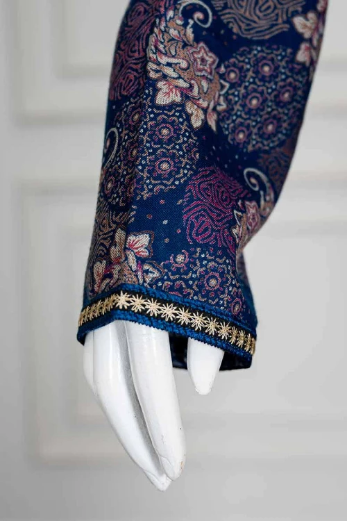 جلابية نسائية طويلة لون كحلي مشجر ياقة بكلفة مطرزة من الأمام و بأكمام طويلة