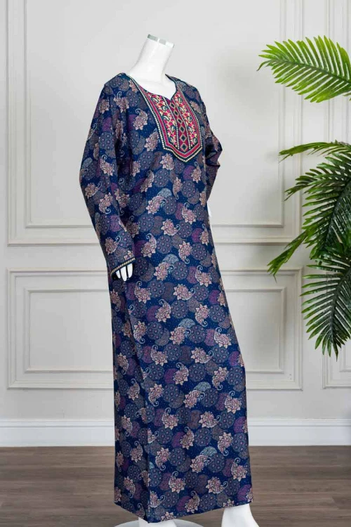 جلابية نسائية طويلة لون كحلي مشجر ياقة بكلفة مطرزة من الأمام و بأكمام طويلة