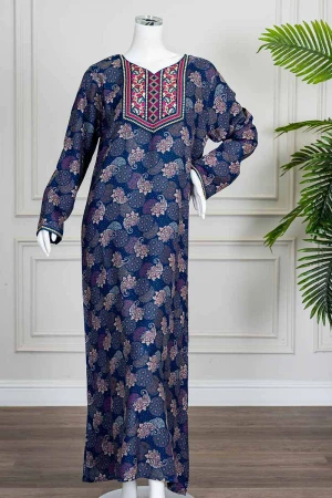 جلابية نسائية طويلة لون كحلي مشجر ياقة بكلفة مطرزة من الأمام و بأكمام طويلة 