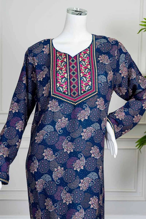 جلابية نسائية طويلة لون كحلي مشجر ياقة بكلفة مطرزة من الأمام و بأكمام طويلة