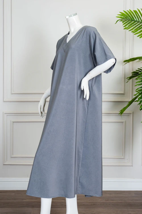 قميص نسائي قصير لون رمادي ياقة قصة سبعة و بأكمام قصيرة