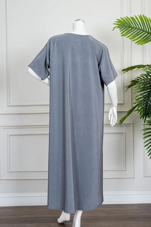 قميص نسائي قصير لون رمادي ياقة قصة سبعة و بأكمام قصيرة